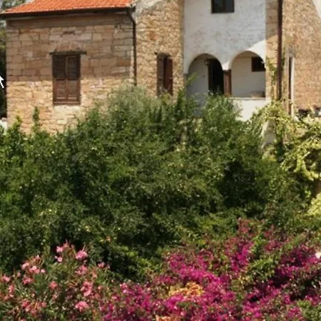 Nicolas And Maria's Cottages * Anoyira