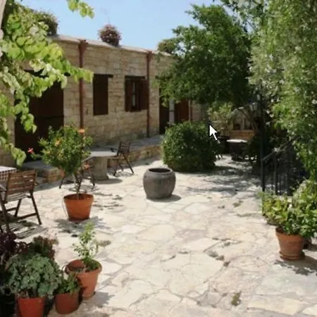Nicolas And Maria's Cottages בית כפרי Anoyira
