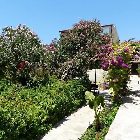 Nicolas And Maria's Cottages בית כפרי Anoyira
