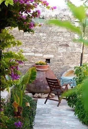 Nicolas And Maria's Cottages בית כפרי *