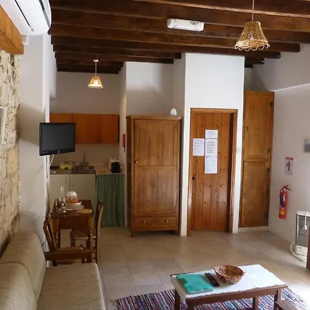Nicolas And Maria's Cottages בית כפרי *