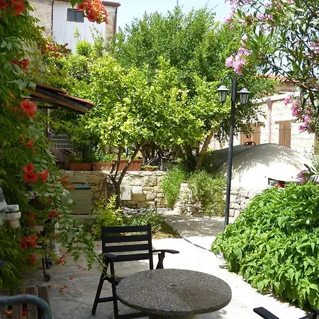 Nicolas And Maria's Cottages בית כפרי Anoyira